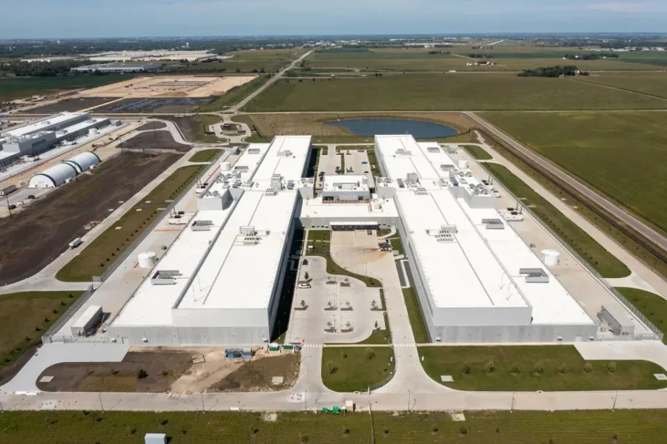 Aerial view of the Rosemount data center buildings and surrounding grounds.